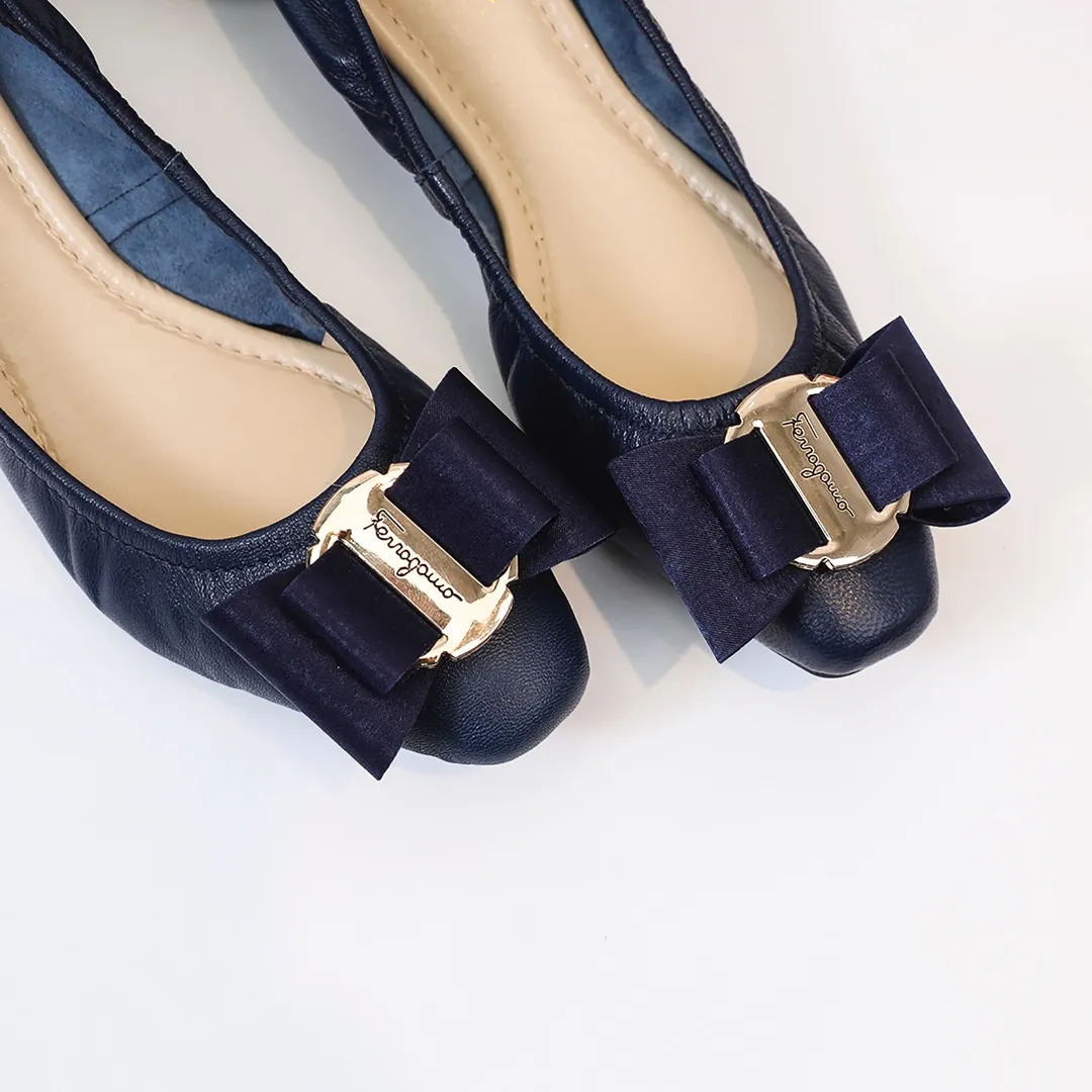 👟👟Ex-factory price 360👟👟 Early spring new style Salvatore Ferragamo hot style small square toe egg roll shoes [wit] 5mm high elastic latex, so soft you want to cry❗️The toe is equipped with Ferragamo's signature hardware butterfly🦋 buckle. Newly opened mold and upgraded outsole, 1cm heel is comfortable and not tiring. Upper: mixed sheepskin Inner pads: light goatskin (non-fading) Color: black, white, gun, red, burgundy, blue, pink Code number: 34-41